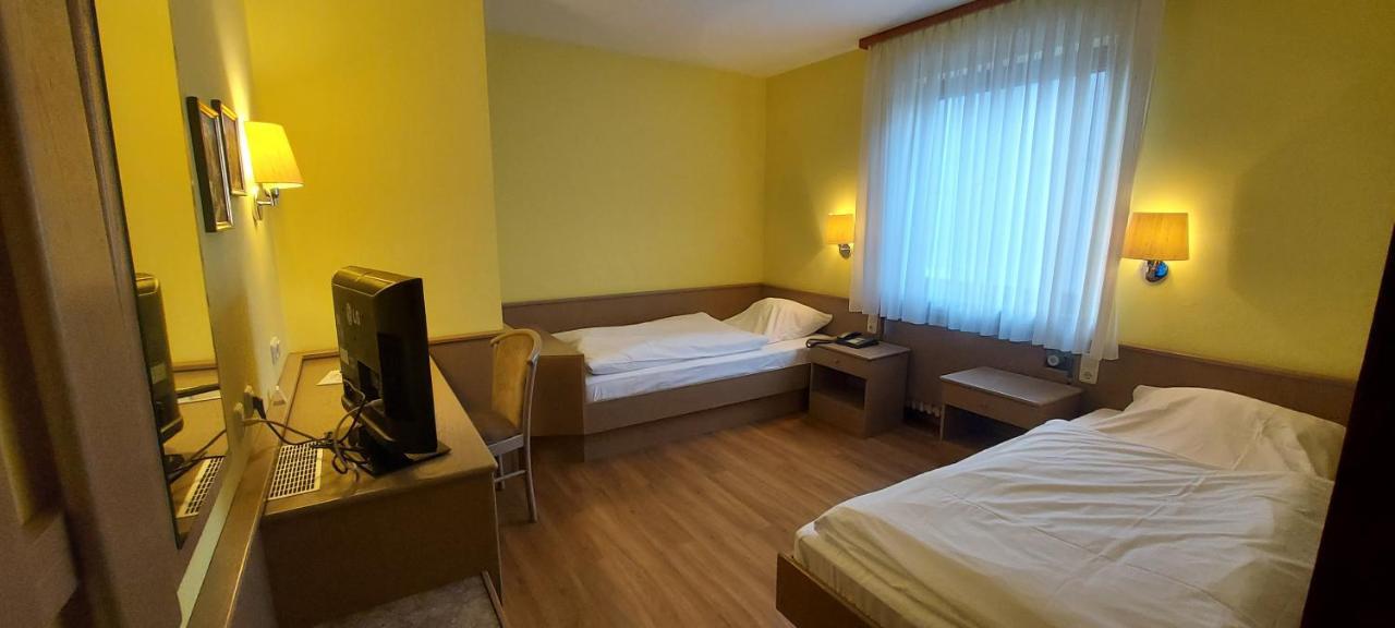 Hotel Astoria Bergrheinfeld Εξωτερικό φωτογραφία